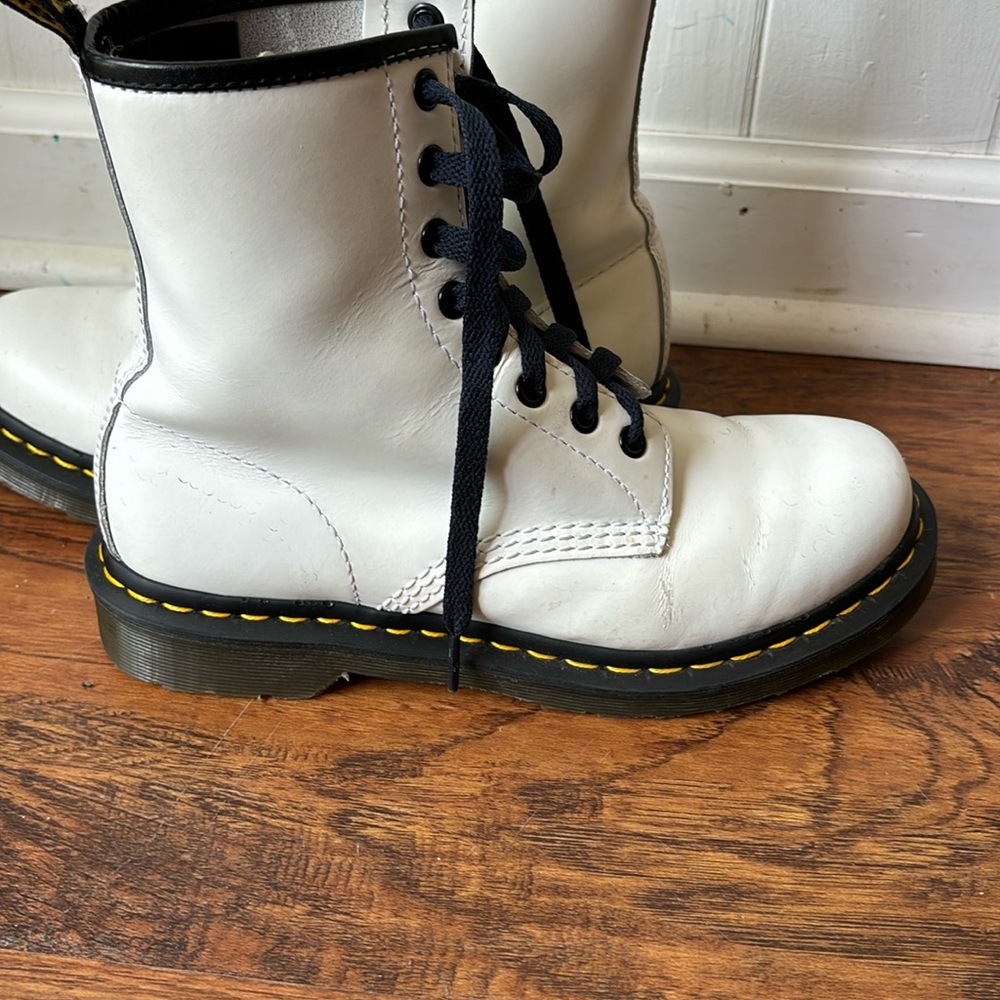White leather- slip resistant de martens